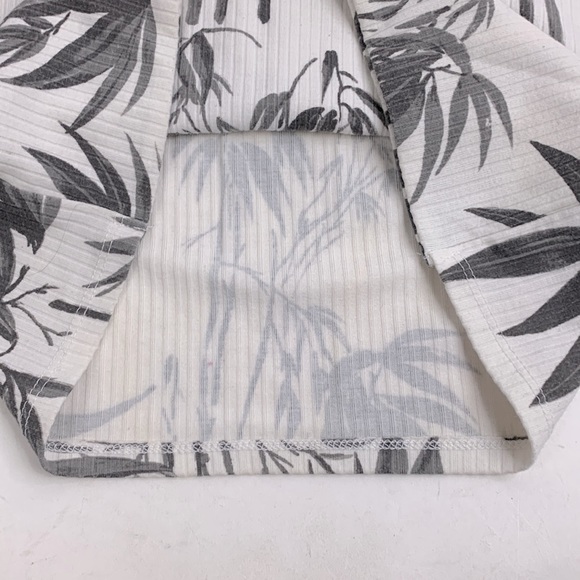 Me to We Halter Sleeveless crop top Small white Gray Tropical floral stretch - Picture 6 of 11